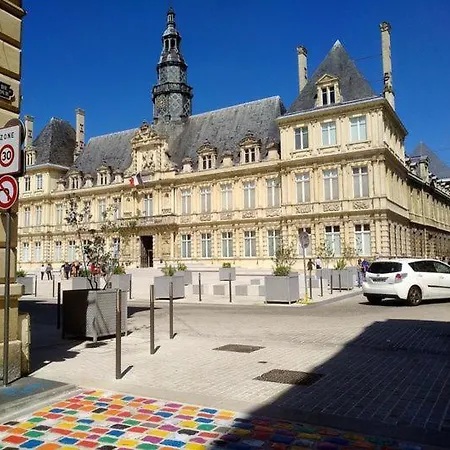 Lux Cathedrale Hotel *